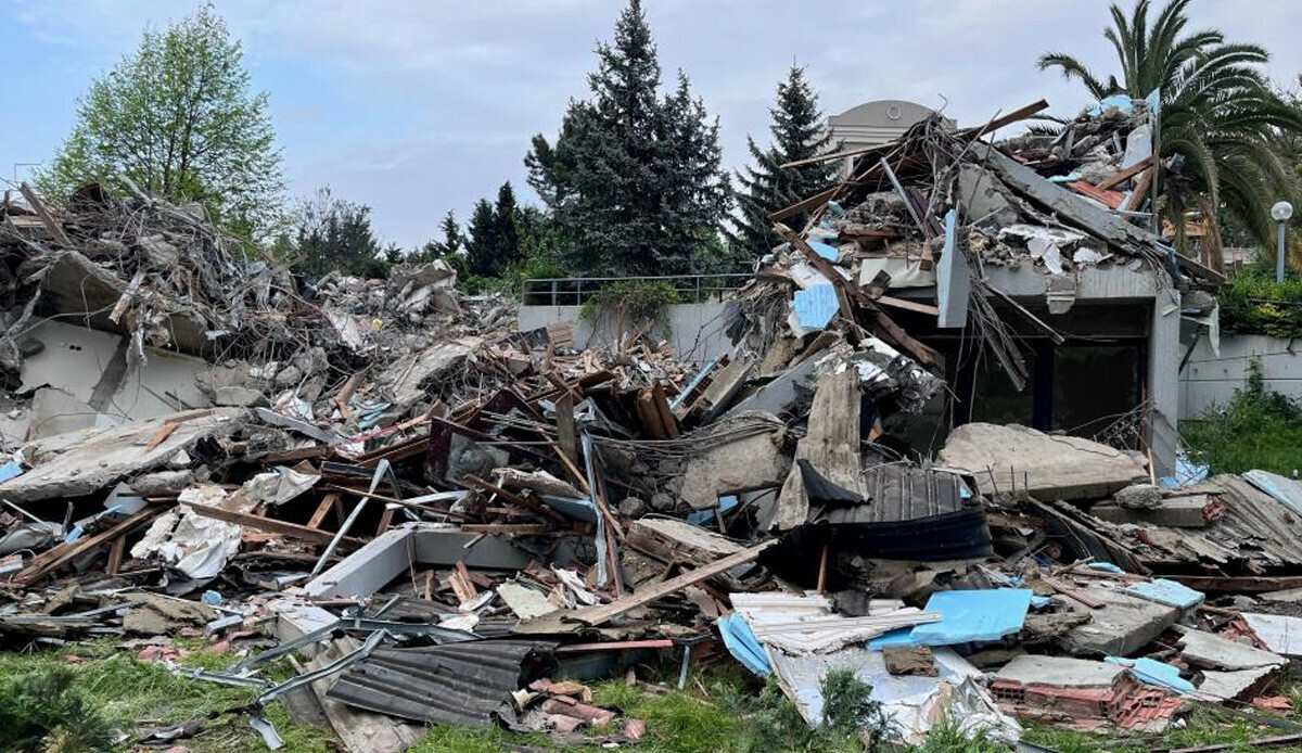 Münevver Karabulut'un korkunç şekilde katledildiği villa yıkıldı