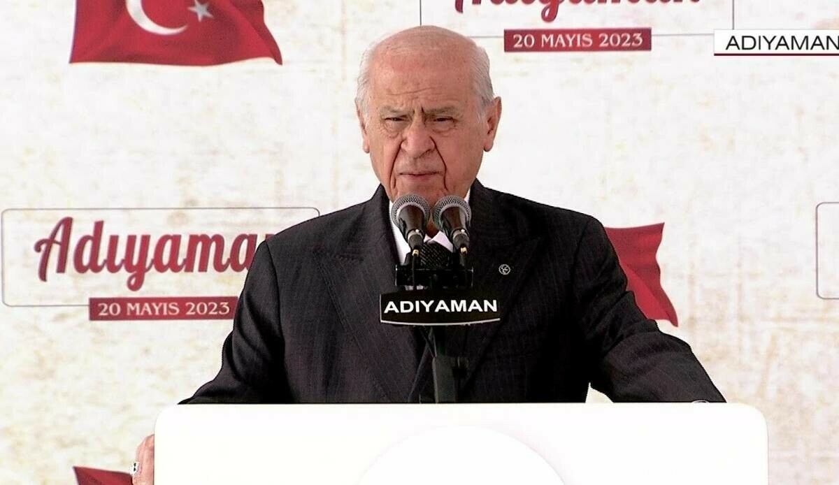 MHP lideri Bahçeli Adıyaman'da konuştu: "Milletin gönlündeki Cumhurbaşkanı Erdoğan'dır" MHP lideri Bahçeli Adıyaman'da konuştu: "Milletin gönlündeki Cumhurbaşkanı Erdoğan'dır"