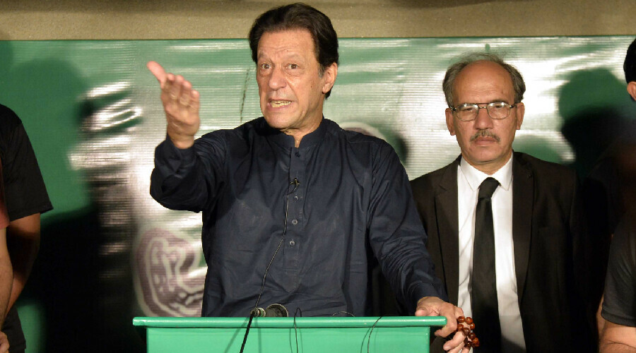 Pakistan’da sular durulmuyor! Polis, Imran Khan’ın evine baskın yaptı