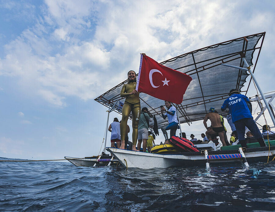 Şahika Ercümen Asya Kıtası rekoru kırdı Şahika Ercümen Asya Kıtası rekoru kırdı