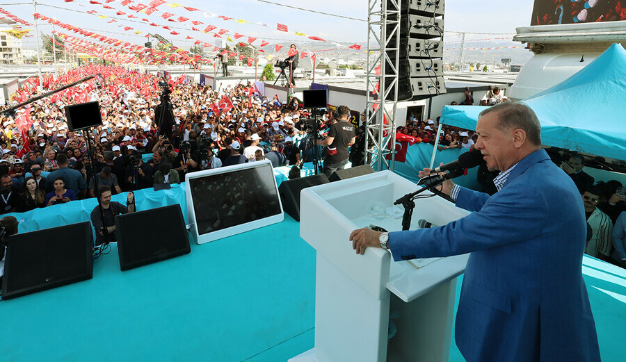 Cumhurbaşkanı Erdoğan'dan CHP'ye sert eleştiri: Millete hiç tepeden bakmadık Cumhurbaşkanı Erdoğan'dan CHP'ye sert eleştiri: Millete hiç tepeden bakmadık