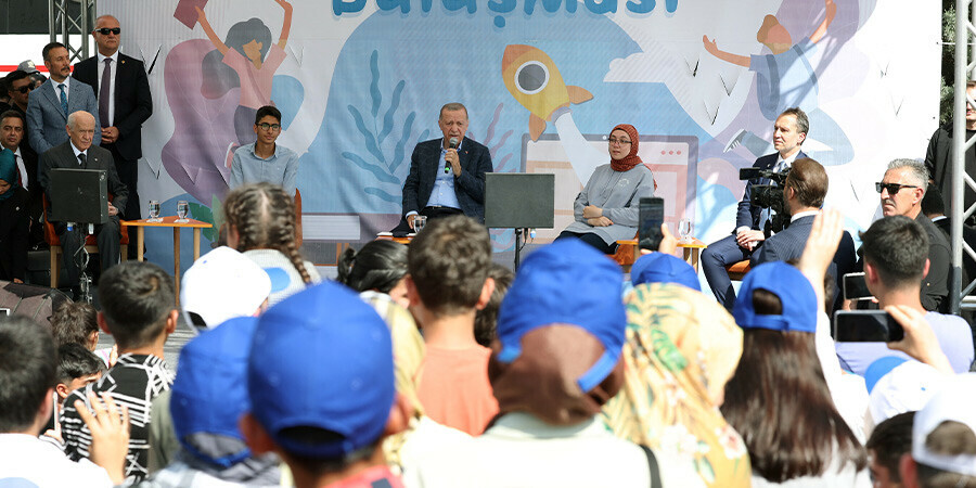 Erdoğan'dan deprem bölgesine yatırım müjdesi: Savunma sanayi tesislerinin bir kısmı bölgeye gelecek Erdoğan'dan deprem bölgesine yatırım müjdesi: Savunma sanayi tesislerinin bir kısmı bölgeye gelecek