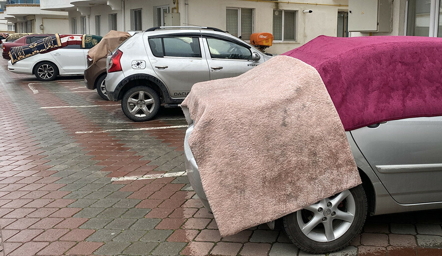 Meteoroloji uyardı, il teyakkuza geçti! Araçlara battaniye ve halılı koruma