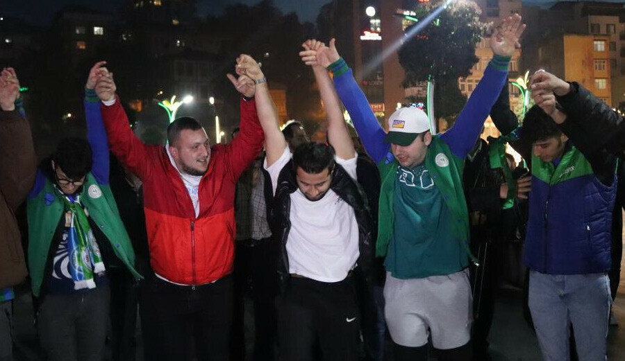 Çaykur Rizespor Süper Lig'e çıktı, Rize'de caddeler bayram yerine döndü