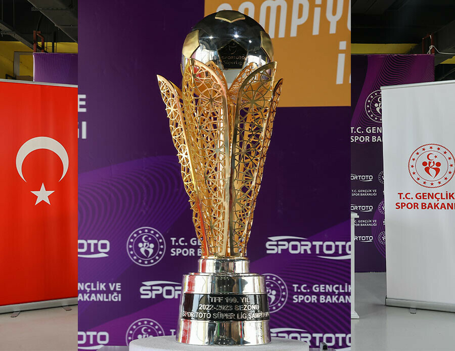 Süper Lig kupasının tanıtımı gerçekleşti! Şampiyon takım yeni tasarlanmış kupayı kaldıracak