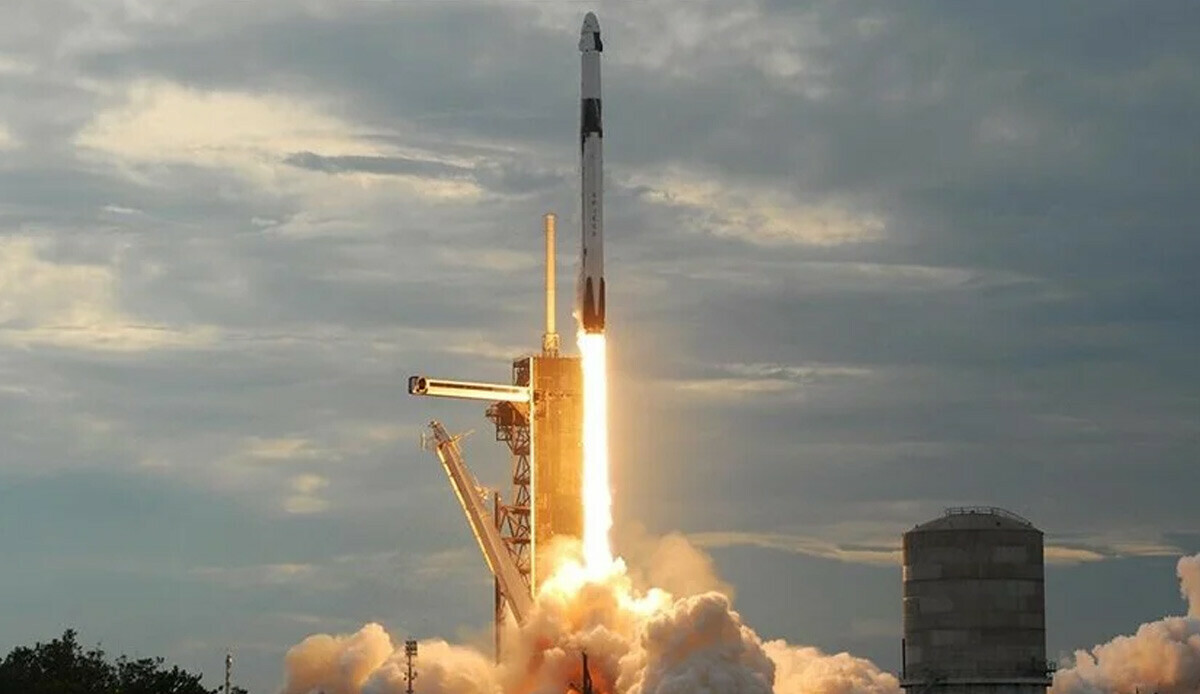 Suudi Arabistan ilk defa bir kadın astronotu uzaya gönderdi Suudi Arabistan ilk defa bir kadın astronotu uzaya gönderdi
