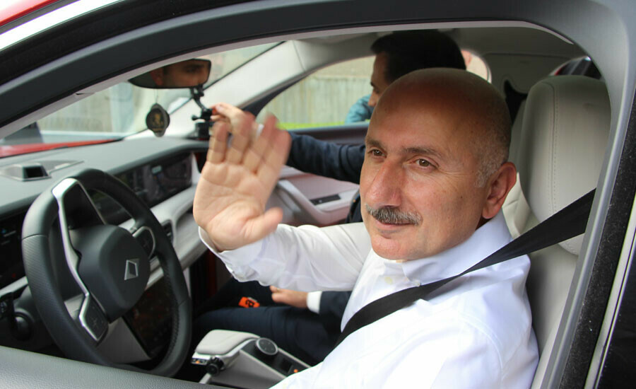 Vatandaşlar Yeni Zigana Tüneli’ni çok sevdi! "3 Mayıs’tan itibaren 100 binin üzerinde araç kullandı” Vatandaşlar Yeni Zigana Tüneli’ni çok sevdi! "3 Mayıs’tan itibaren 100 binin üzerinde araç kullandı”