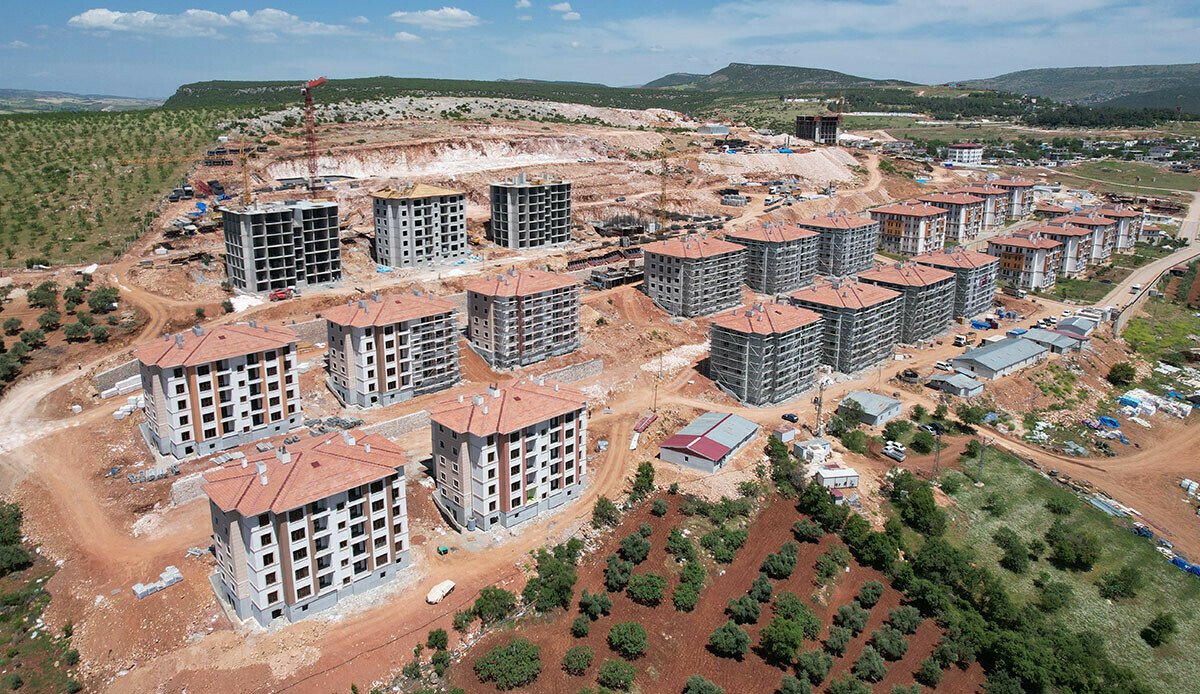 Deprem konutlarında son durum: Vali tarih verdi