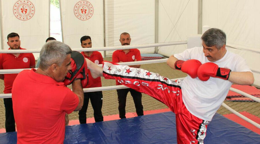 Ringden Meclis’e… Kick boksta kuşak sahibi vekil son antrenmanına çıktı