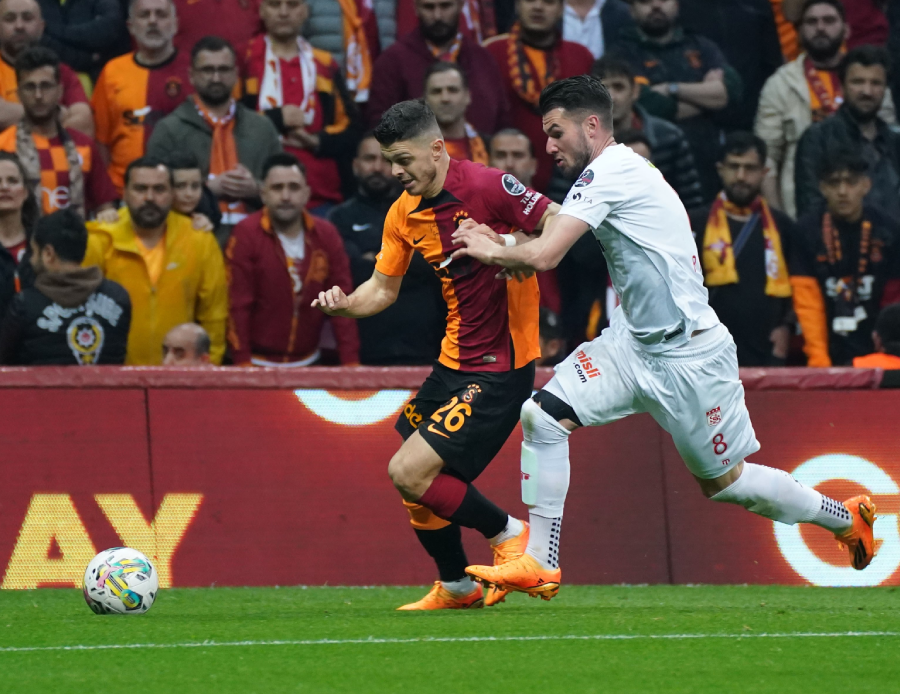 Erden Timur Avrupa seferine çıktı! Galatasaray yıldız golcü için görüşmelere başladı Erden Timur Avrupa seferine çıktı! Galatasaray yıldız golcü için görüşmelere başladı