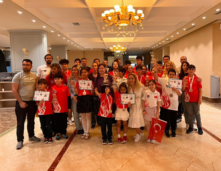 Türkiye, 15 madalyayla 25 ülkeyi geride bıraktı! Avrupa Okullar Satranç Şampiyonası’nı zirvede bitirdik Türkiye, 15 madalyayla 25 ülkeyi geride bıraktı! Avrupa Okullar Satranç Şampiyonası’nı zirvede bitirdik