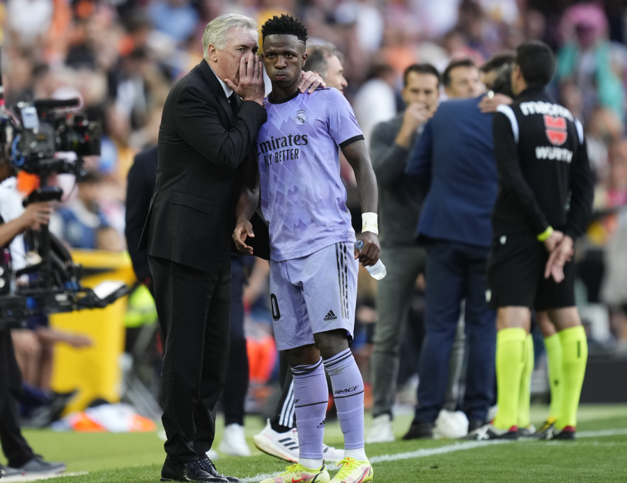 Valencia - Real Madrid maçında ırkçılık skandal! Ancelotti çıldırdı: Utanç gecesi