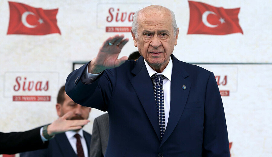 Devlet Bahçeli'den Kılıçdaroğlu'na tepki: Milletle alay etme, noktalı siyaset olmaz Devlet Bahçeli'den Kılıçdaroğlu'na tepki: Milletle alay etme, noktalı siyaset olmaz