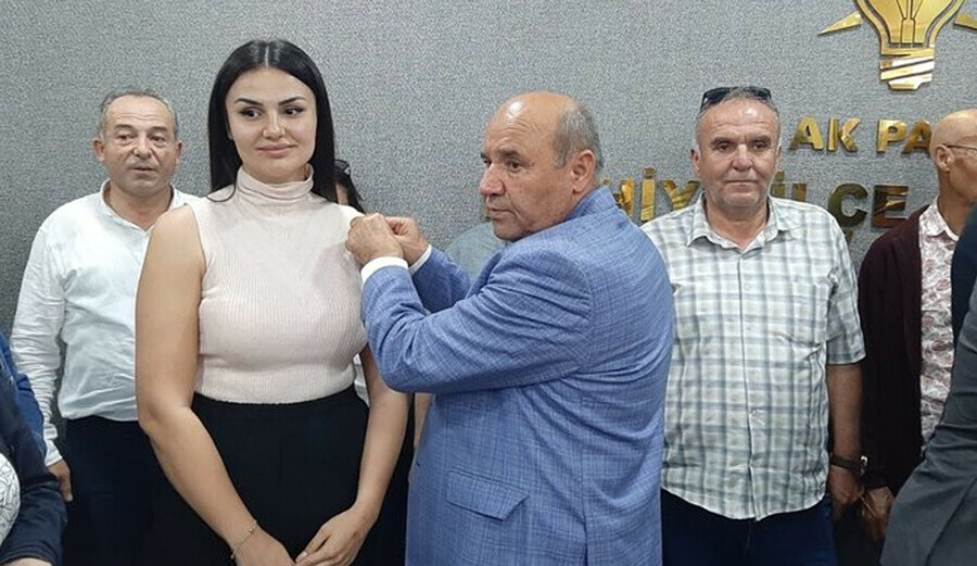 Gelecek ve DEVA Partisi'nin eski başkanları AK Parti'ye geçti