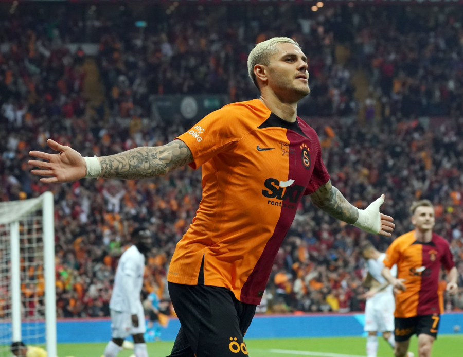 Icardi'den 'Aşkın Olayım' performansı! Kendi sesiyle ilk kez söyledi taraftar hayran kaldı Icardi'den 'Aşkın Olayım' performansı! Kendi sesiyle ilk kez söyledi taraftar hayran kaldı