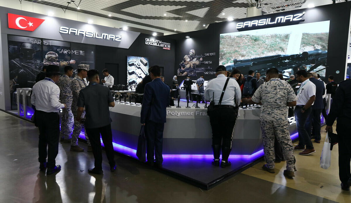 Türkiye'den gövde gösterisi! Savunma sanayii fuarına damga vurdu