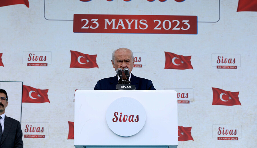 Devlet Bahçeli'den Kılıçdaroğlu'na tepki: Milletle alay etme, noktalı siyaset olmaz Devlet Bahçeli'den Kılıçdaroğlu'na tepki: Milletle alay etme, noktalı siyaset olmaz