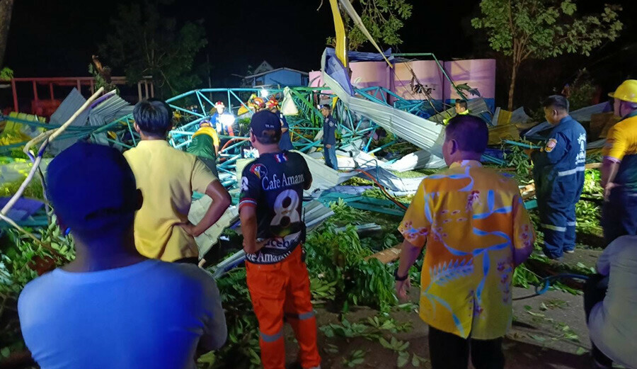 Öğrencilerin çıkış saatinde okulun çatısı çöktü: 7 ölü, çok sayıda yaralı var