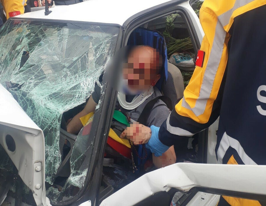 Tokat'ta öğrenci servisi ile otomobil kafa kafaya çarpıştı: Ölü ve yaralılar var