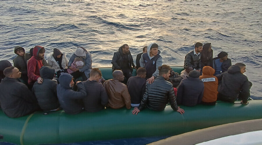 Yunanistan’a suçüstü: Göçmenleri geri itme görüntüleriyle ilgili AB’den sert uyarı