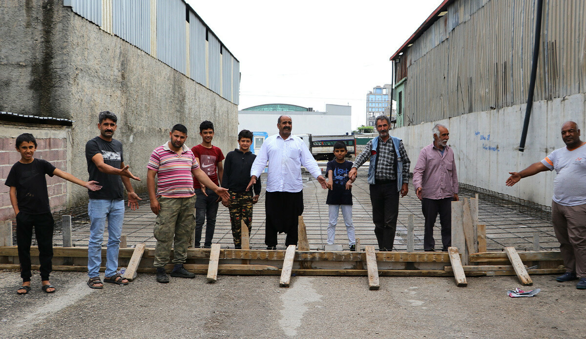 Adana’da ilginç olay: “Yeni farkettim, tapulu arazim” diyerek sokağı kapattı