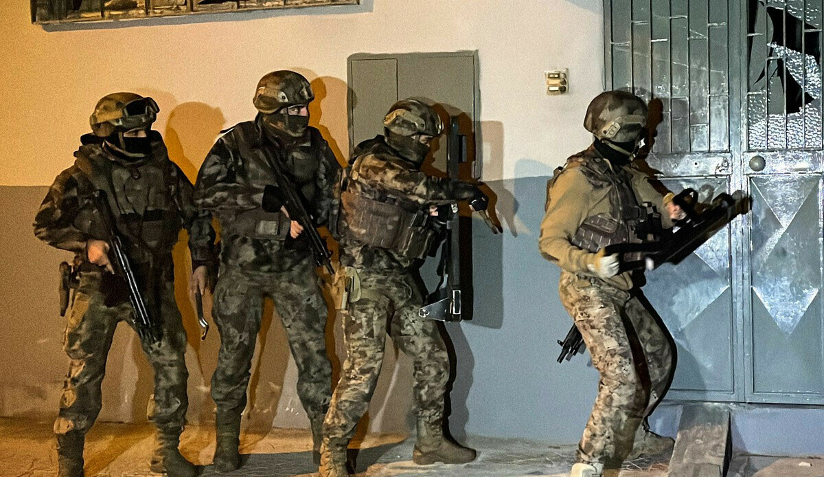 DHKP-C&#039;ye operasyon: 8 gözaltı