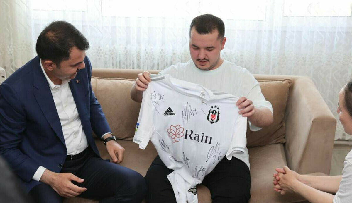Bakan Kurum kendisine mektup yazan Yasin Taşkın’ı ziyaret etti Bakan Kurum kendisine mektup yazan Yasin Taşkın’ı ziyaret etti