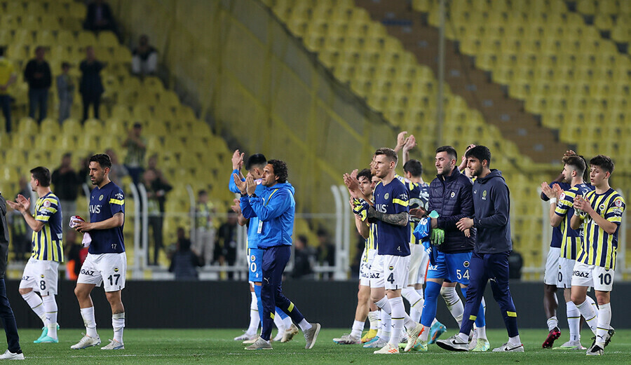 Fenerbahçe kupanın kulpundan tuttu Fenerbahçe kupanın kulpundan tuttu