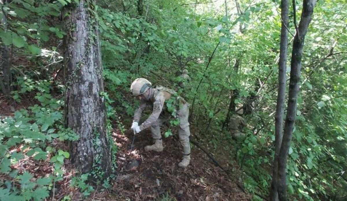Jandarmadan Amanoslar'da teröre darbe! Bomba yaptıkları malzemeler ele geçirildi Jandarmadan Amanoslar'da teröre darbe! Bomba yaptıkları malzemeler ele geçirildi
