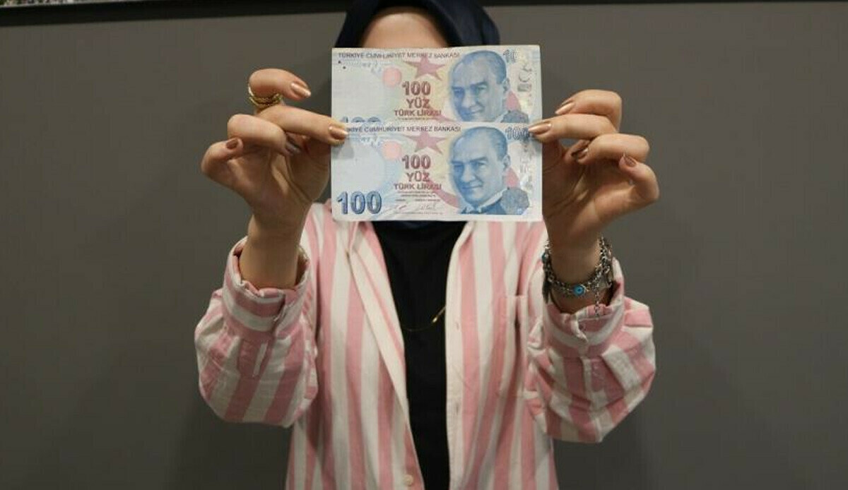 100 TL'deki hatayı fark etti, değeri 100 bin liraya kadar çıktı! Cebinizi kontrol edin, siz de zengin olabilirsiniz