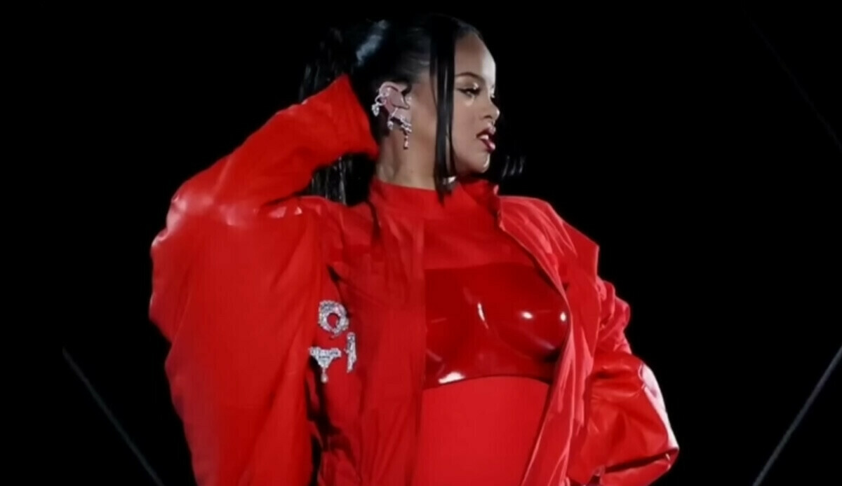 Lüks tutkunu Rihanna bu kez abarttı… Görenler hayret ediyor Lüks tutkunu Rihanna bu kez abarttı… Görenler hayret ediyor