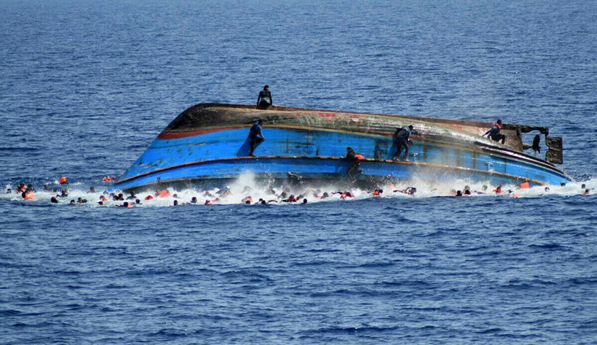 Akdeniz'de 500 göçmeni taşıyan tekne kayboldu Akdeniz'de 500 göçmeni taşıyan tekne kayboldu