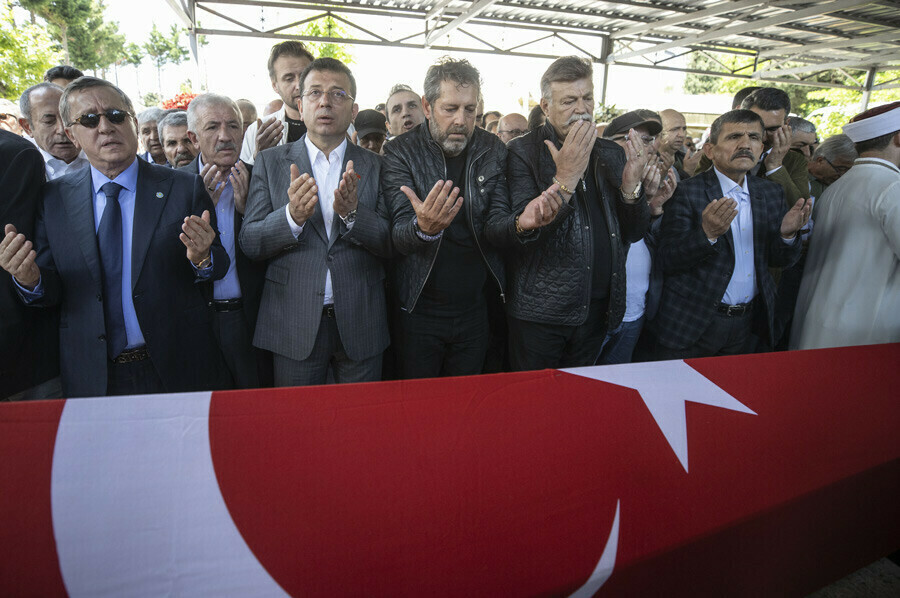 Caz sanatçısı İlham Gencer’e veda… Cenazede vasiyeti yerine getirildi Caz sanatçısı İlham Gencer’e veda… Cenazede vasiyeti yerine getirildi