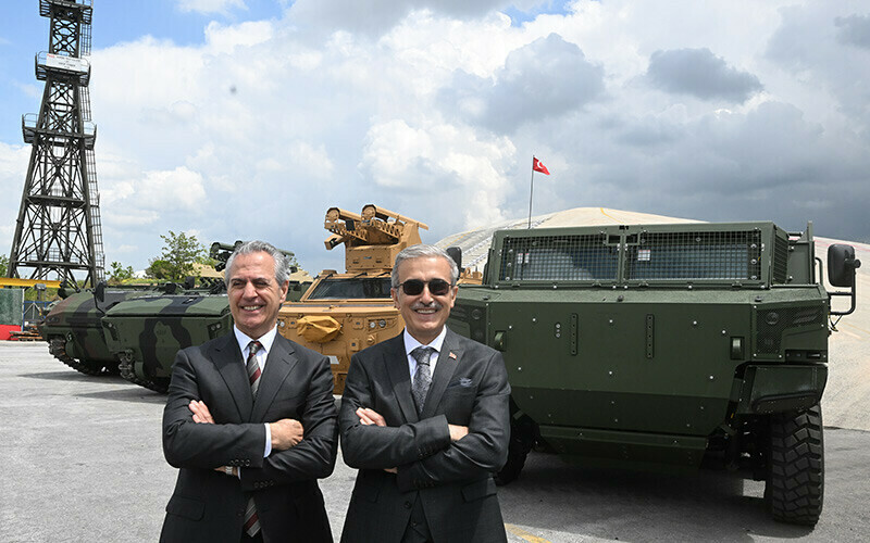 <p>Demir, kara harekatı ortamının her geçen gün daha karmaşık hale gelmesinin zırhlı araçların geliştirilmesi ve iyileştirilmesini kaçınılmaz hale getirdiğine dikkati çekerek, 