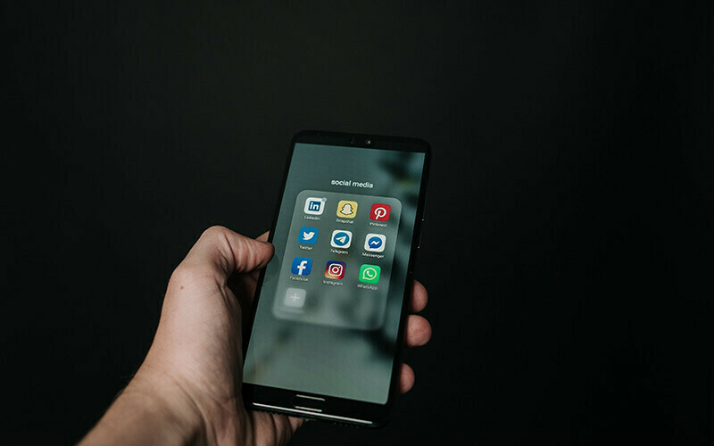 <h3><strong>SON WHATSAPP YENİLİKLERİ</strong></h3><p>İşte WhatsApp'ın test sürecine başlattığı ya da kullanıcılara sunduğu son özelliklerden bazıları... </p><p>•    WhatsApp nihayet, macOS WhatsApp beta'nın en son yerel sürümünü yükleyen kullanıcılara grup aramaları yapma özelliğini sundu.</p>