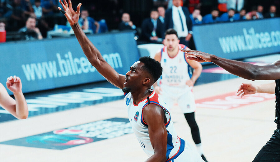 Beaubois & Clyburn Efes'i seride öne geçirdi (Anadolu Efes - Darüşşafaka Lassa: 104 - 94)