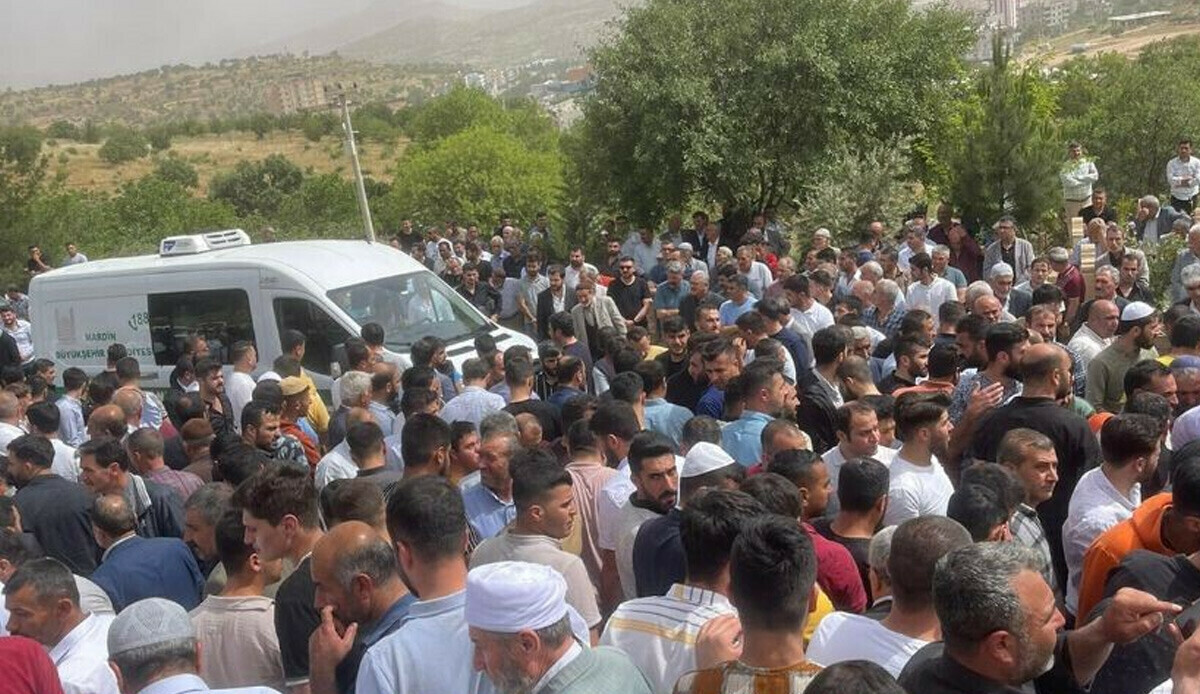 Fatih'te fırındaki patlamada hayatını kaybeden 4 kişi toprağa verildi: Gözyaşları sel oldu