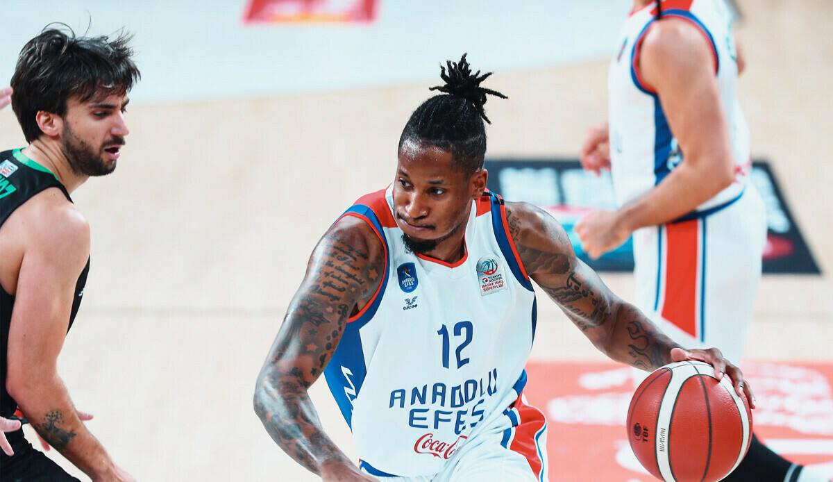 Beaubois & Clyburn Efes'i seride öne geçirdi (Anadolu Efes - Darüşşafaka Lassa: 104 - 94) Beaubois & Clyburn Efes'i seride öne geçirdi (Anadolu Efes - Darüşşafaka Lassa: 104 - 94)