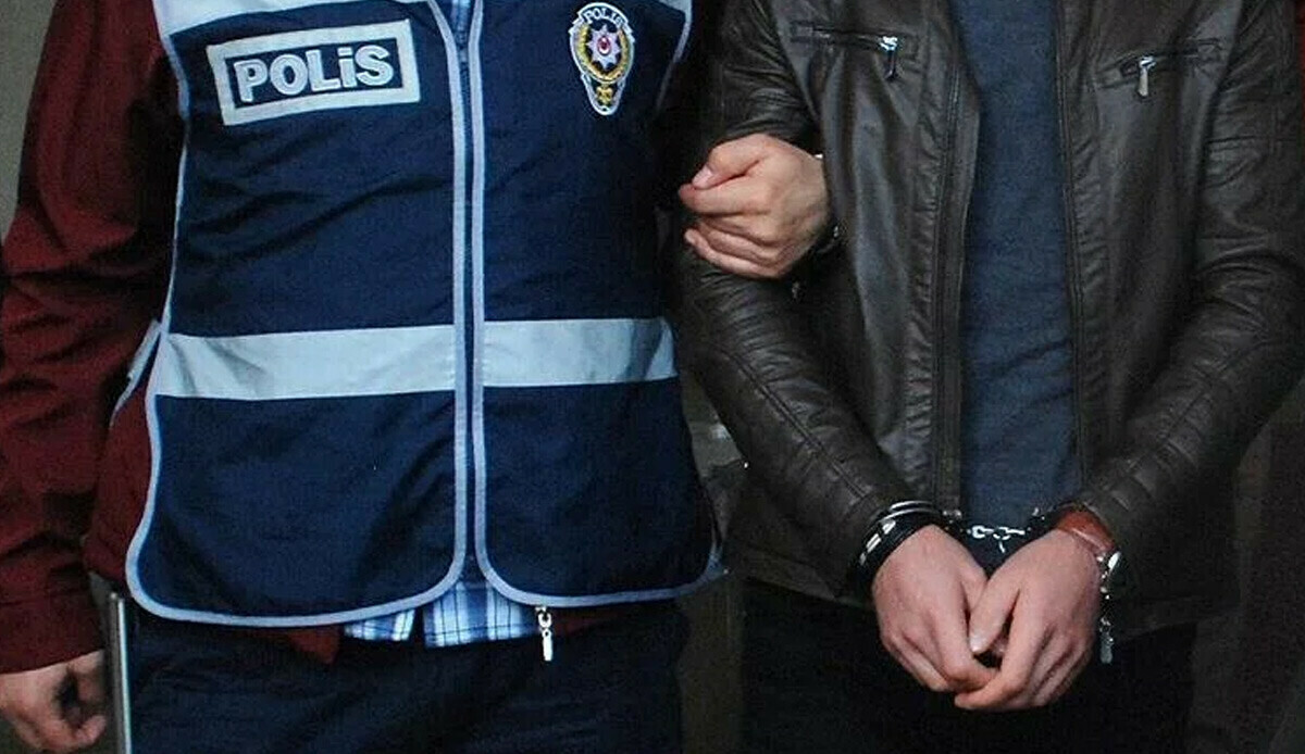 Bağcılar’da 11 yaşındaki çocuğa cinsel istismarda bulunan sapık tutuklandı Bağcılar’da 11 yaşındaki çocuğa cinsel istismarda bulunan sapık tutuklandı