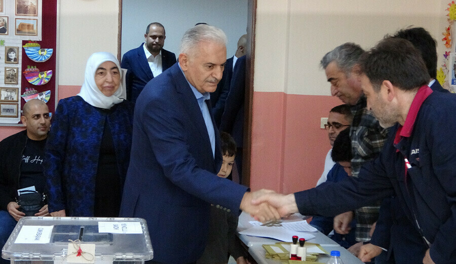 Binali Yıldırım yine güldürdü: Ne oldu hanım, karar veremedin mi?