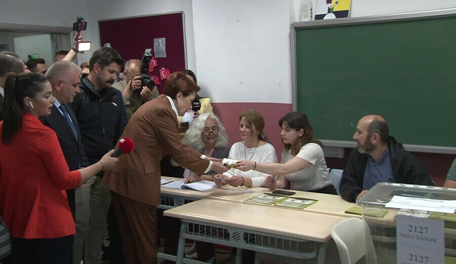 İYİ Parti lideri Meral Akşener oyunu kullandı