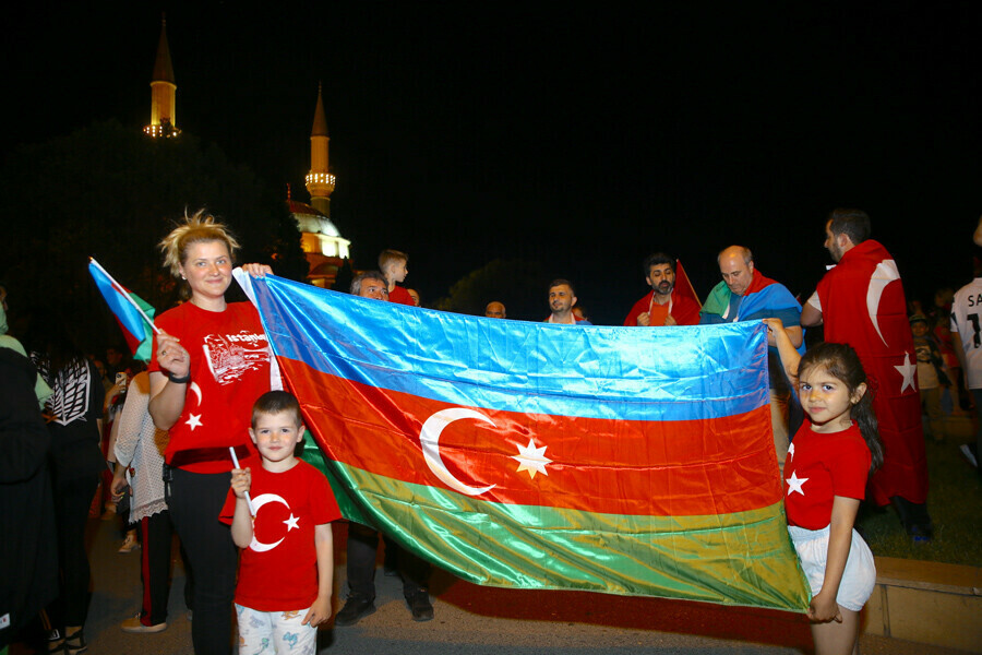 Cumhurbaşkanı Erdoğan'ın zaferi Bakü'yü sokaklara döktü