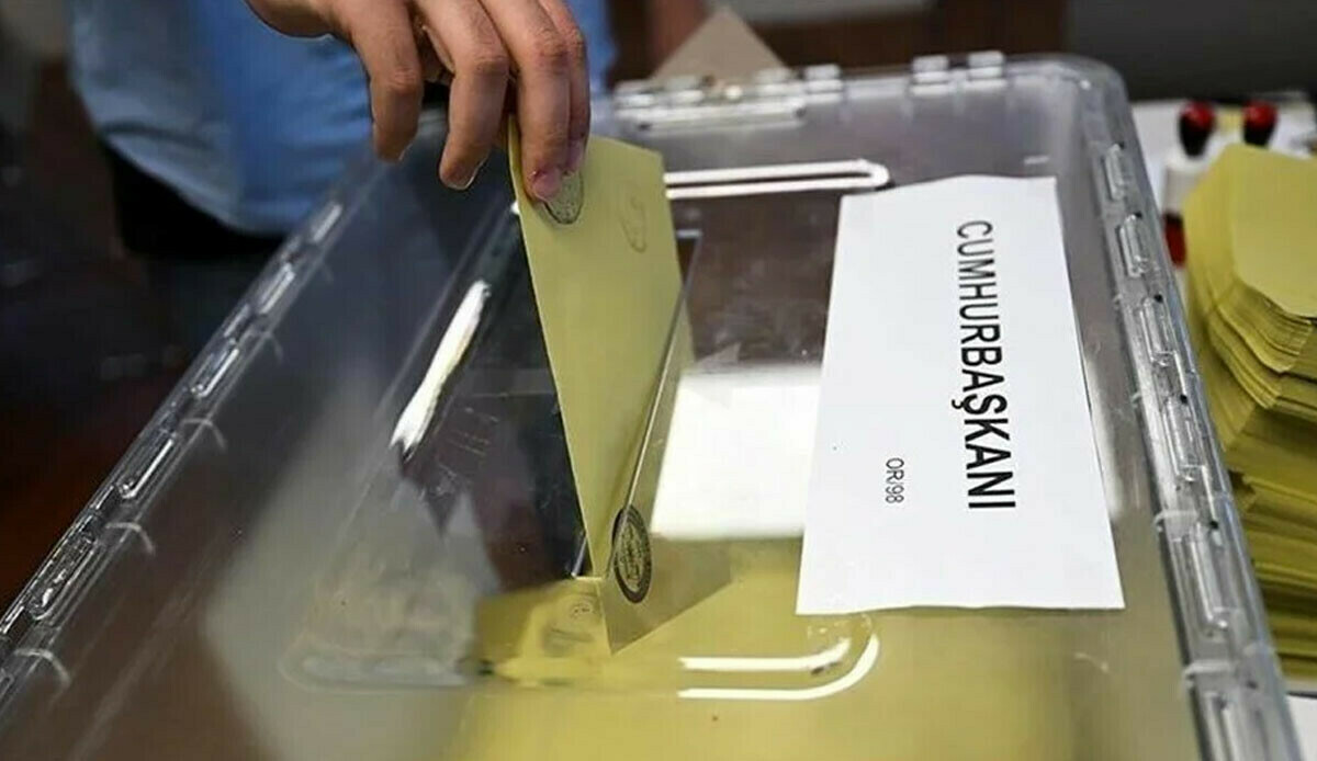 Eski ilçe başkanı sandığa iki zarf attı!