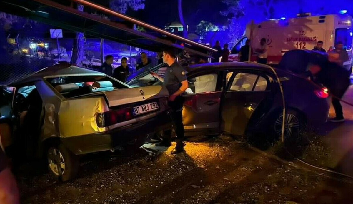 Antalya'da korkunç kaza! 2 ölü, 2 yaralı