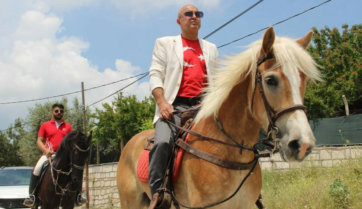 Sandığa atla gittiler! Oy kullanma işleminde şaşkınlık veren görüntüler