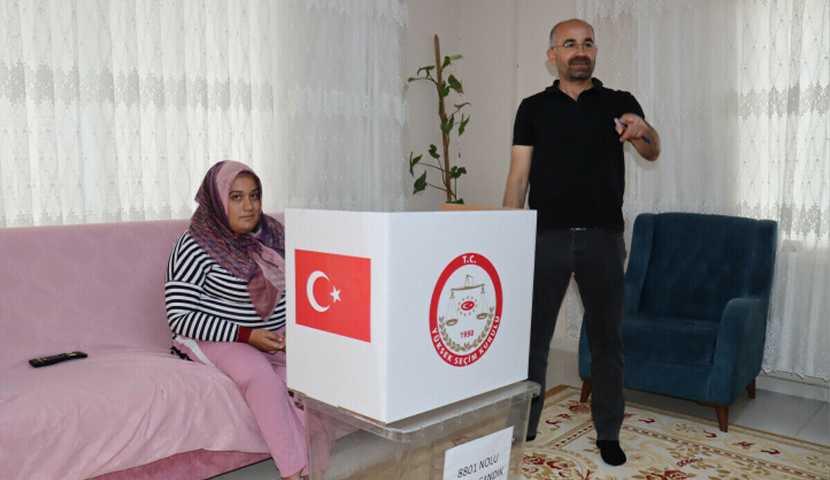 2. turda oy kullanmaya gidemeyen seçmene 'seyyar sandık' gitti