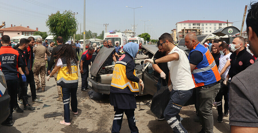 Iğdır'da seçim günü feci kaza, biri bebek 3 kişi canından oldu
