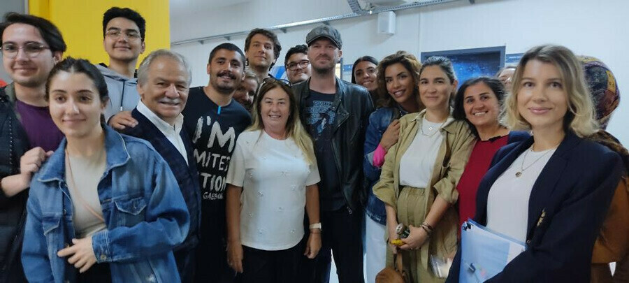 Ünlü oyuncu Kıvanç Tatlıtuğ ikinci tur için oyunu kullandı