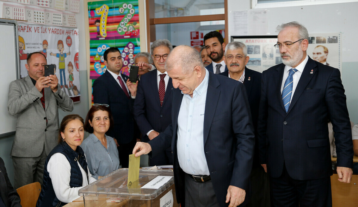 Zafer Partisi lideri Özdağ Ankara&#039;da oyunu kullandı: Temennisi böyle açıkladı