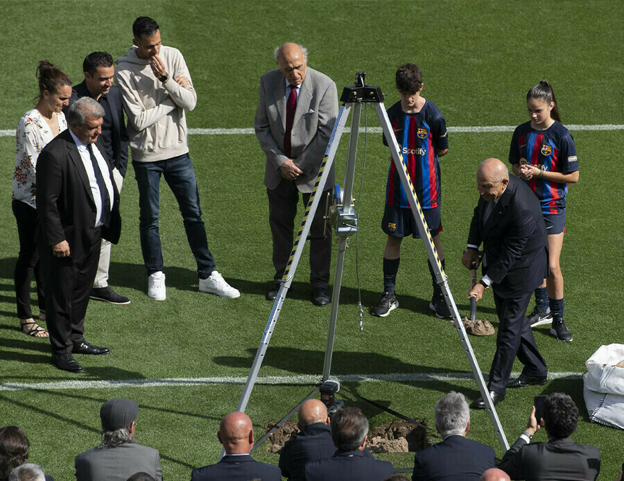 Barcelona'da Nihat Özdemir sürprizi! Yeni stadyum için temel atma törenine katıldı Barcelona'da Nihat Özdemir sürprizi! Yeni stadyum için temel atma törenine katıldı